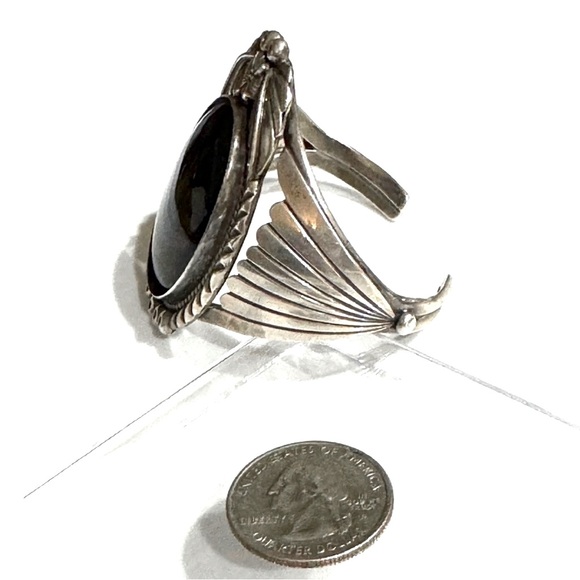 Vintage Navajo Large Traditional Onyx Sterling Silver Cuff - Picture 3 of 7